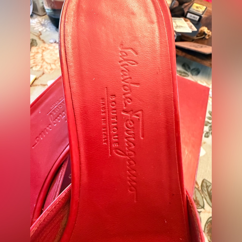 Salvatore Ferragamo Lennor Coral Leather Slide Heels| 9.5B - Picture 4 of 5